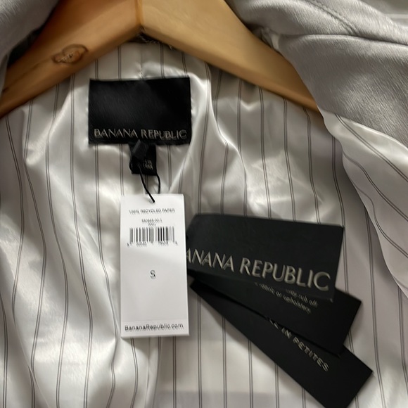 New gray Banana Republic blazer.  Never worn NWT Size small - Picture 6 of 6